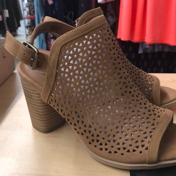 Universal Thread Shoes - ❌❌SOLD❌❌